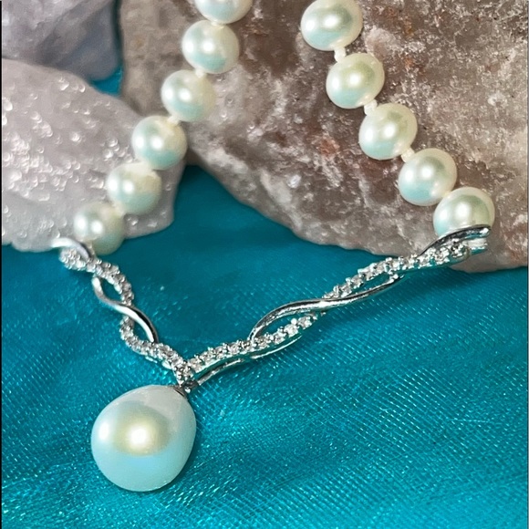 10K Gold Diamond & Pearl Drop Necklace